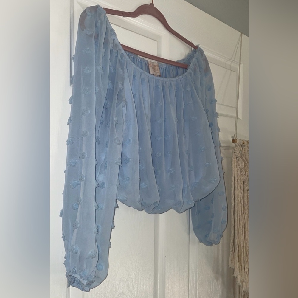 Audrey Parks + Francesca’s Blue Off-Shoulder Blouse - Picture 8 of 8